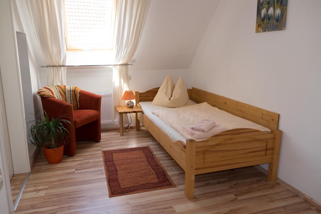 Landhotel Markthof Satemin Вустров Номер фото