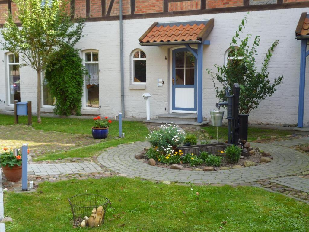 Landhotel Markthof Satemin Вустров Экстерьер фото