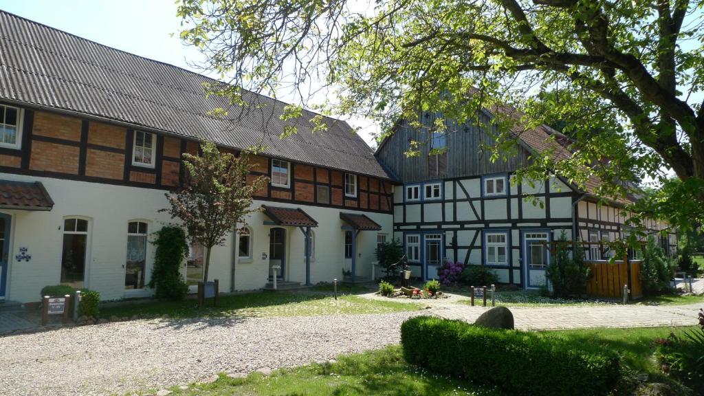 Landhotel Markthof Satemin Вустров Экстерьер фото